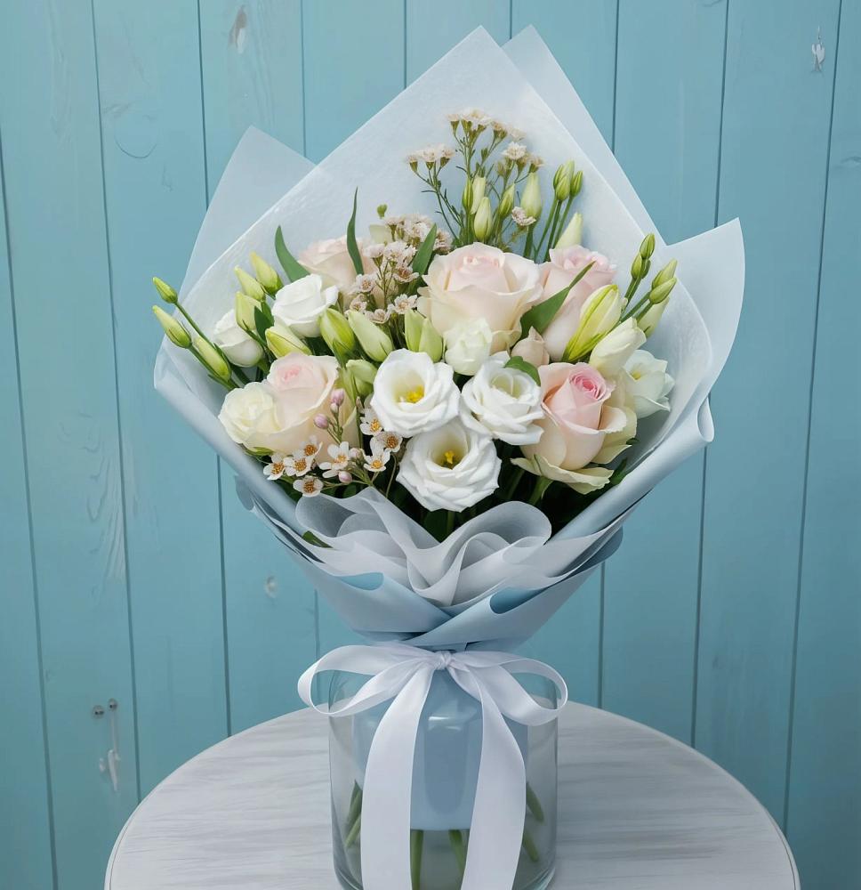 Букет цветов из: Розы и Лизиантусы в Цимлянском