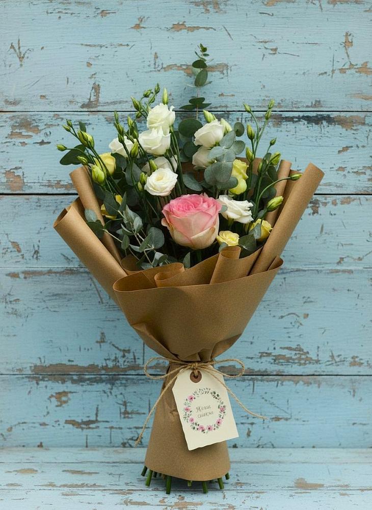 Букет цветов из: Розы и Лизиантусы в Цимлянском