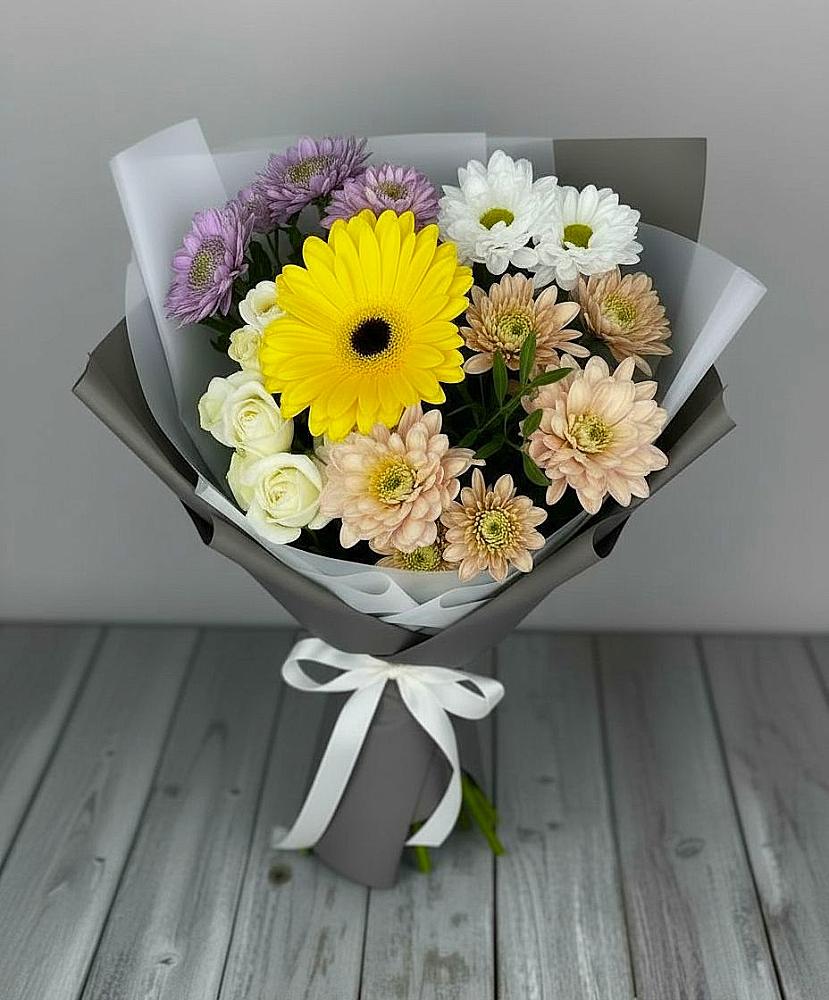 Букет цветов из: Розы, Герберы и Хризантемы в Цимлянском
