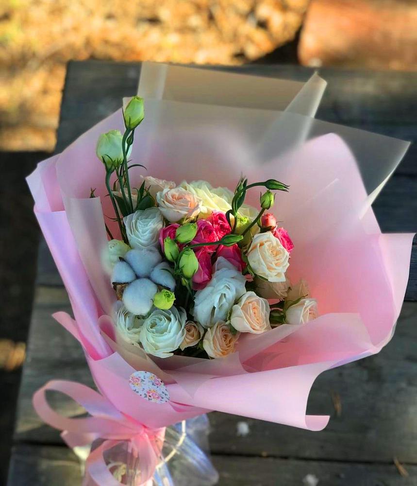 Букет цветов из: Розы и Лизиантусы в Цимлянском