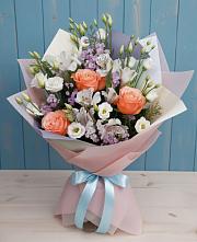 Букет цветов из:  Лизиантусы, Розы, Альстромерии и Гипсофила в Цимлянском