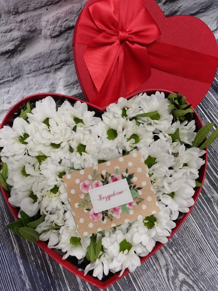 Цветочная композиция из Хризантемы в виде сердца в Цимлянском