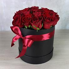 Цветочная композиция из Розы в шляпной коробке в Цимлянском