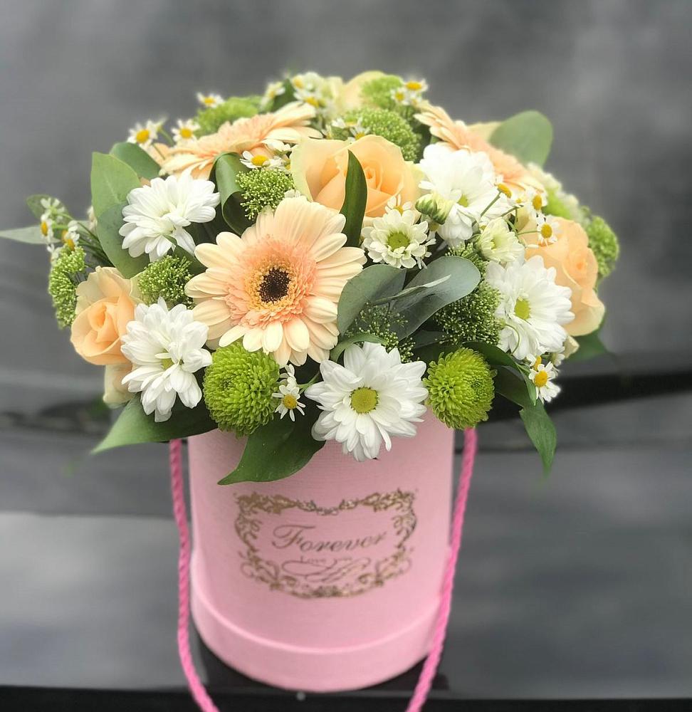 Цветочная композиция из Розы, Герберы и Хризантемы в шляпной коробке в Цимлянском