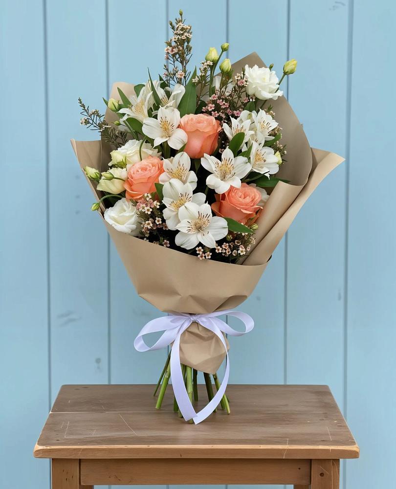 Букет цветов из: Альстромерии, Лизиантусы, Розы и Хризантемы в Цимлянском